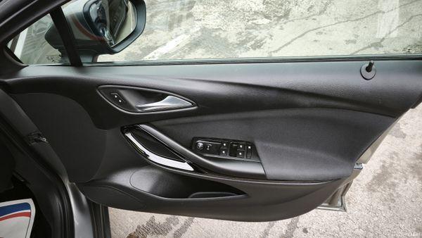 2019 Opel Astra 1 Year Warranty / Low Mileage - photo 9