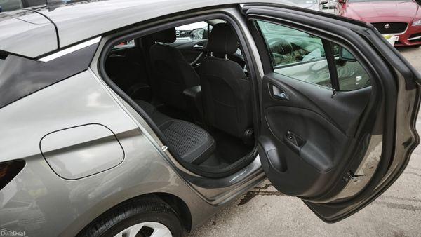 2019 Opel Astra 1 Year Warranty / Low Mileage - photo 11