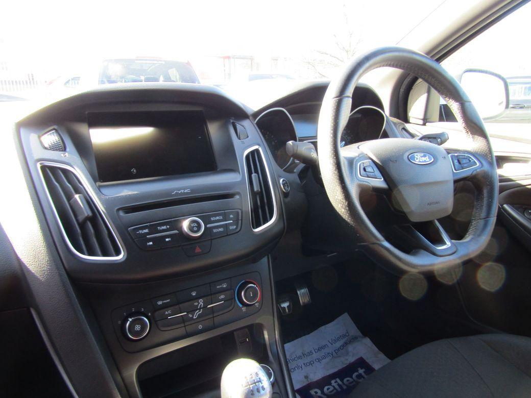 2017 Ford Focus - photo 11