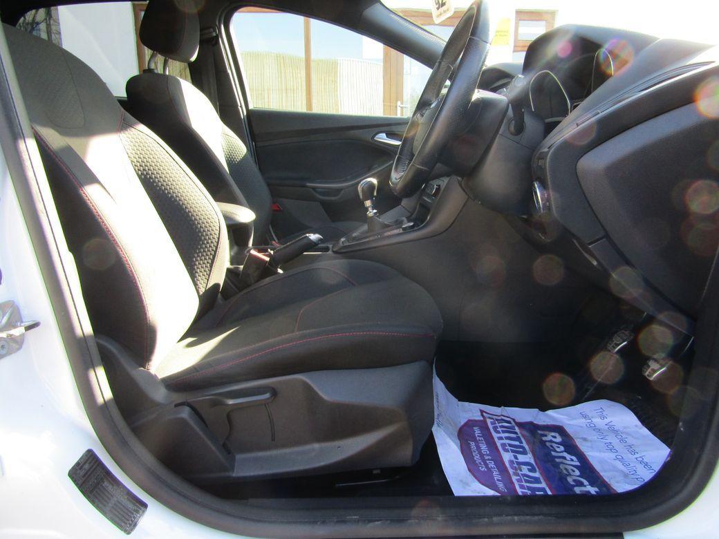 2017 Ford Focus - photo 12