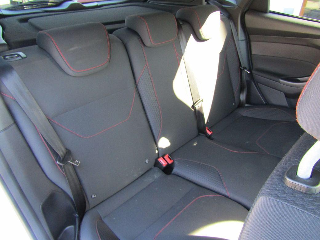 2017 Ford Focus - photo 16