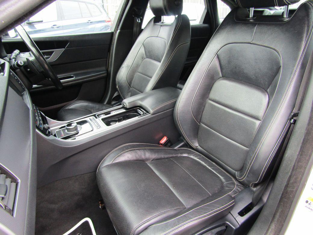 2017 Jaguar XF - photo 14