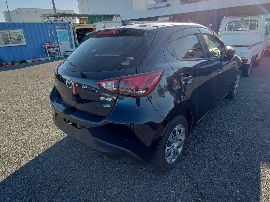 2017 Mazda Demio - photo 3