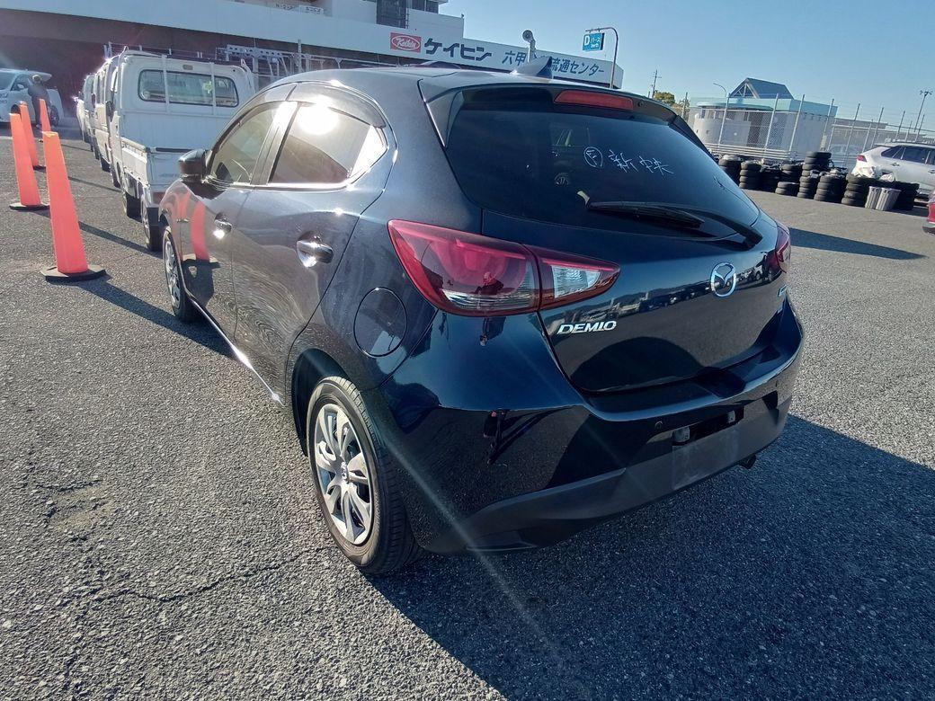 2017 Mazda Demio - photo 4