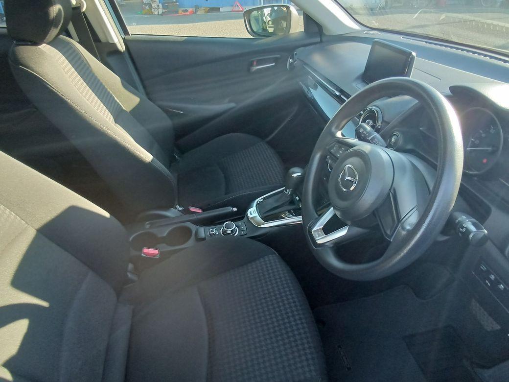 2017 Mazda Demio - photo 5