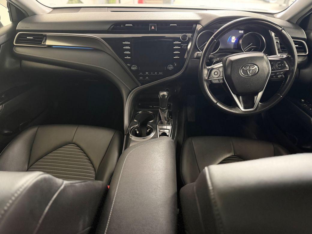 2020 Toyota Camry - photo 6