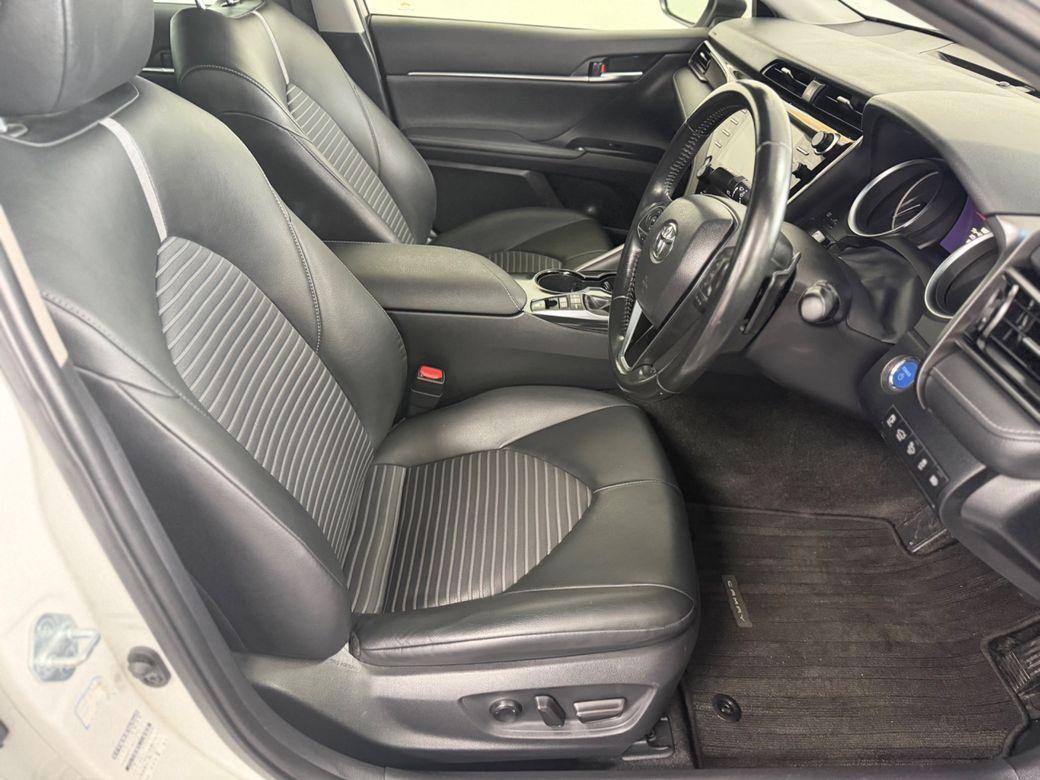 2020 Toyota Camry - photo 8