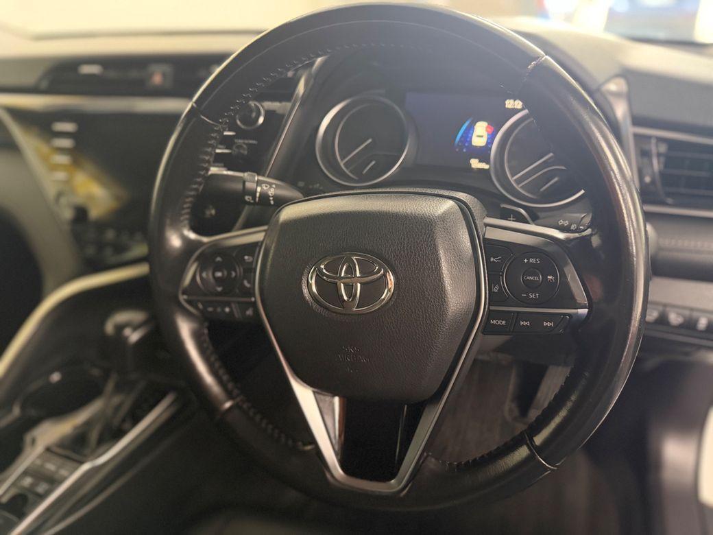 2020 Toyota Camry - photo 9