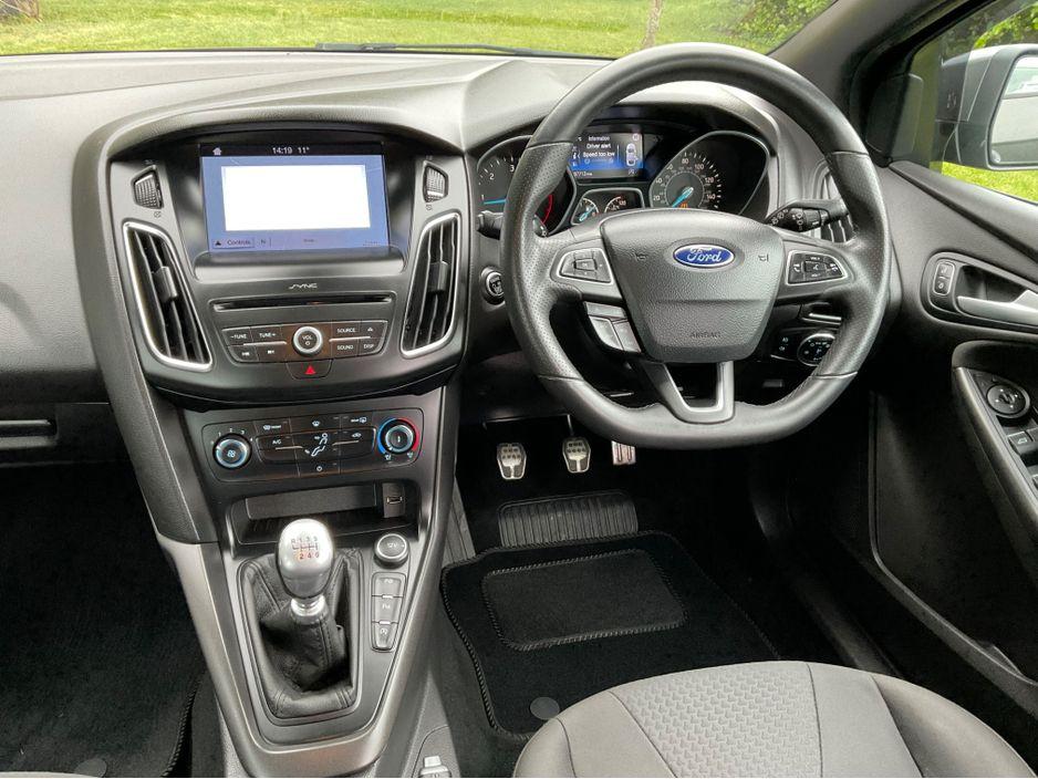 2017 Ford Focus - photo 15