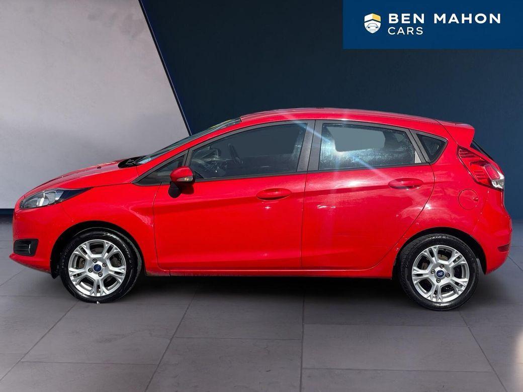 2015 Ford Fiesta - photo 2