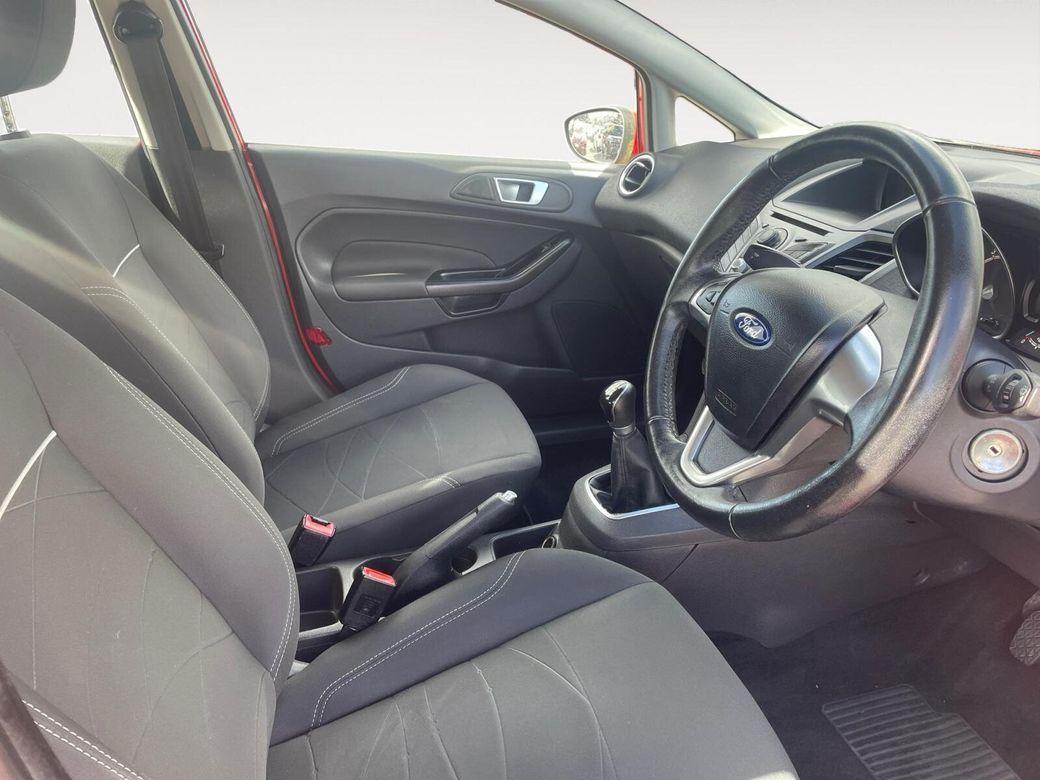 2015 Ford Fiesta - photo 10