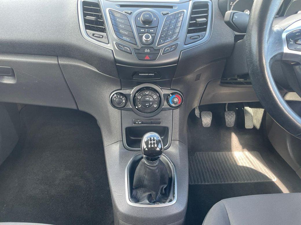 2015 Ford Fiesta - photo 11