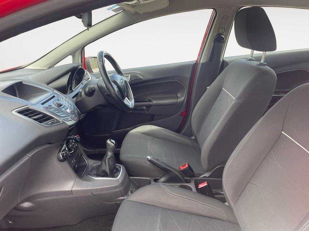 2015 Ford Fiesta - photo 14
