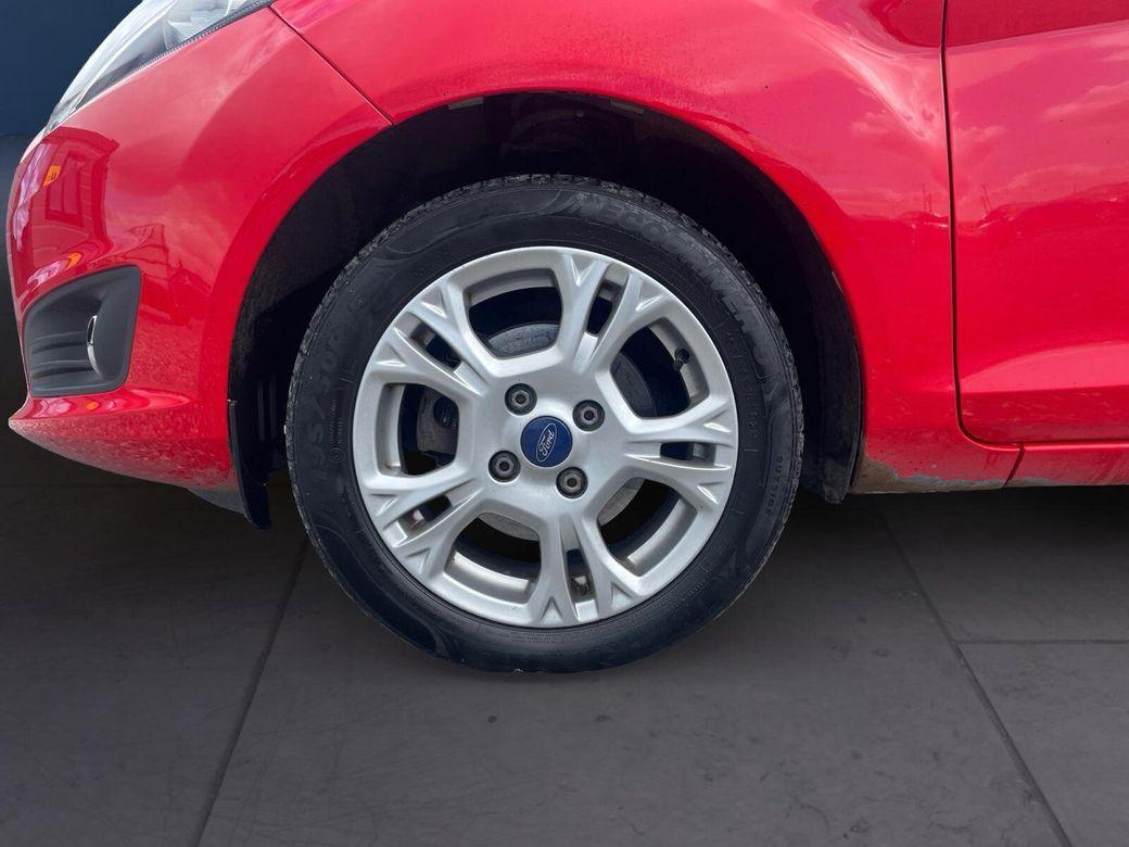 2015 Ford Fiesta - photo 15