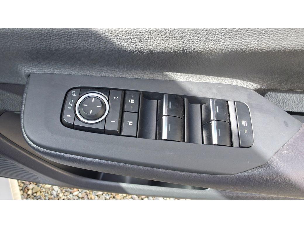 2023 Toyota Prius - photo 9