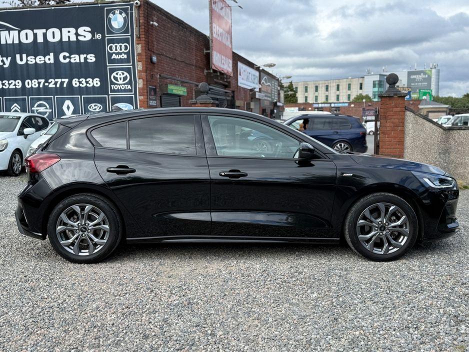 2023 Ford Focus - photo 2