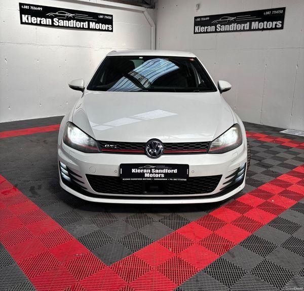 2014 Volkswagen Golf GTI - interior view