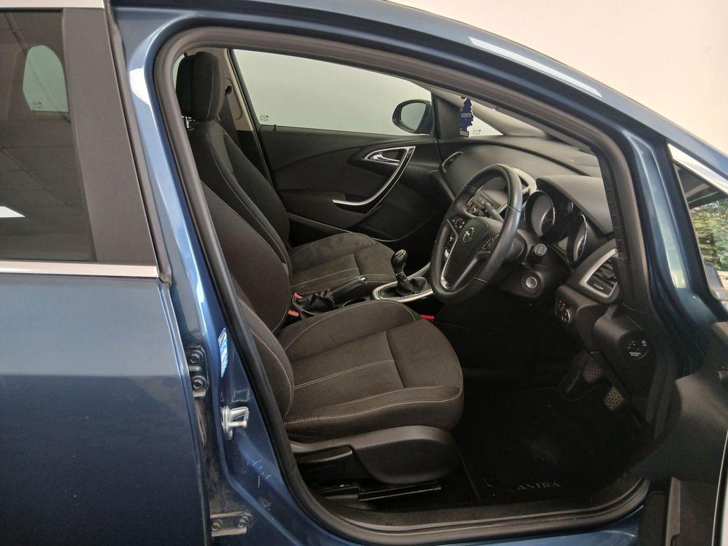 2014 Opel Astra - photo 8