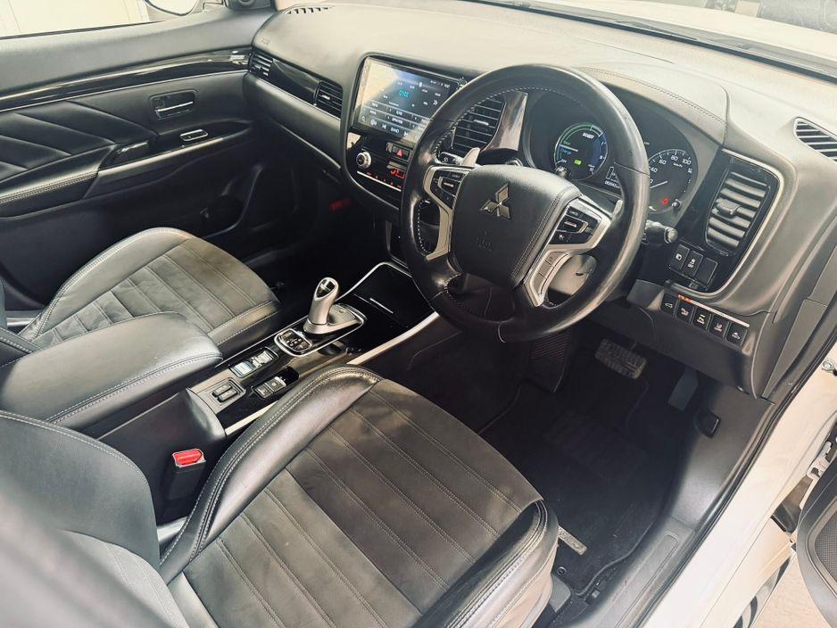 2020 Mitsubishi Outlander 2.4 PHEV Automatic 4x4 in Dublin - photo 8
