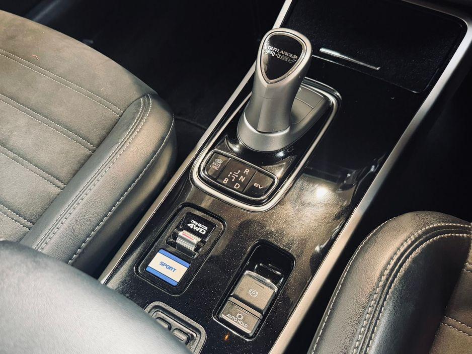 2020 Mitsubishi Outlander 2.4 PHEV Automatic 4x4 in Dublin - photo 17